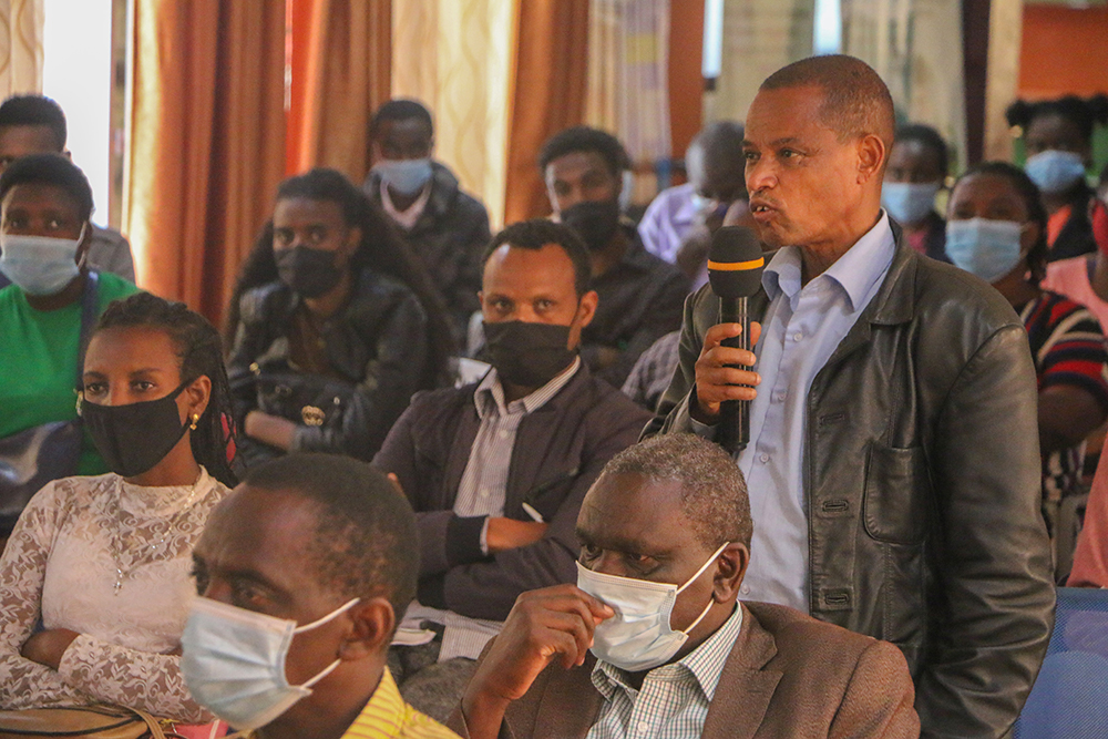 Blended Learning and Industry Linkages as Vital Aspects of Sustainable Education 